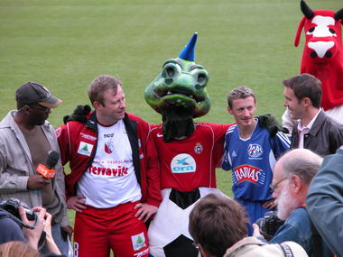 Mecz pikarski - Reprezentacja Artystw Polskich : Midzynarodowa Reprezentacja Skoczkw - Krakw 2005 Stadion Wisy