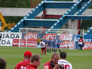 Mecz pikarski - Reprezentacja Artystw Polskich : Midzynarodowa Reprezentacja Skoczkw - Krakw 2005 Stadion Wisy